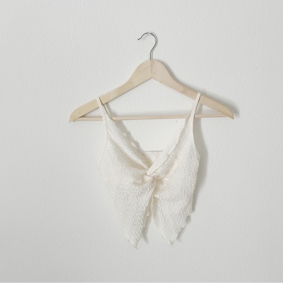 LIKE NEW! FRONT TIE BUTTERFLY TOP! - Picture 3 of 4